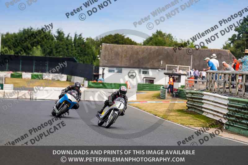 Vintage motorcycle club;eventdigitalimages;mallory park;mallory park trackday photographs;no limits trackdays;peter wileman photography;trackday digital images;trackday photos;vmcc festival 1000 bikes photographs